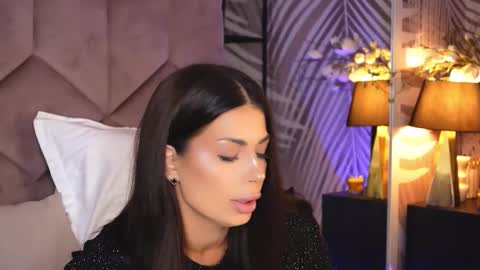 EvaRhea online show from 12, 11, 2025