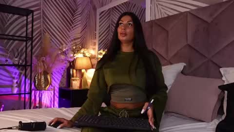 EvaRhea online show from 4, 5, 2026