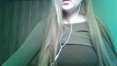 Snapshot of evasapples2026 chatting on 1, 2, 2026 evasapples2026 online show from 1, 2, 2026