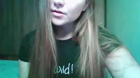 Snapshot of evasapples2026 chatting on 5, 2, 2026 evasapples2026 online show from 5, 2, 2026