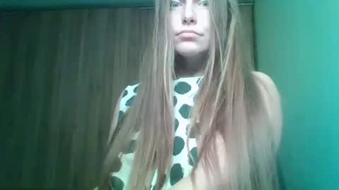 Snapshot of evasapples2026 chatting on 8, 2, 2026 evasapples2026 online show from 8, 2, 2026