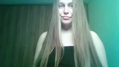 Snapshot of evasapples2026 chatting on 12, 2, 2026 evasapples2026 online show from 12, 2, 2026