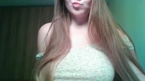 Snapshot of evasapples2026 chatting on 22, 2, 2026 evasapples2026 online show from 22, 2, 2026