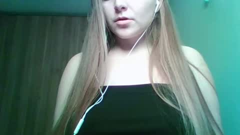 Snapshot of evasapples2026 chatting on 28, 2, 2026 evasapples2026 online show from 28, 2, 2026