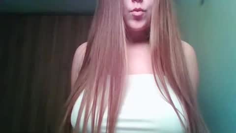 Snapshot of evasapples2026 chatting on 1, 3, 2026 evasapples2026 online show from 1, 3, 2026