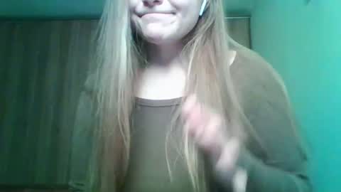 Snapshot of evasapples2026 chatting on 4, 3, 2026 evasapples2026 online show from 4, 3, 2026