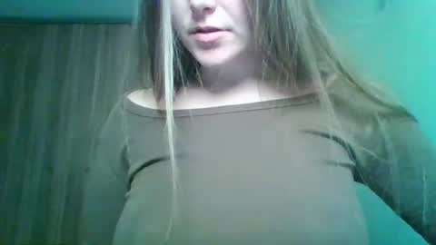 Snapshot of evasapples2026 chatting on 12, 3, 2026 evasapples2026 online show from 12, 3, 2026