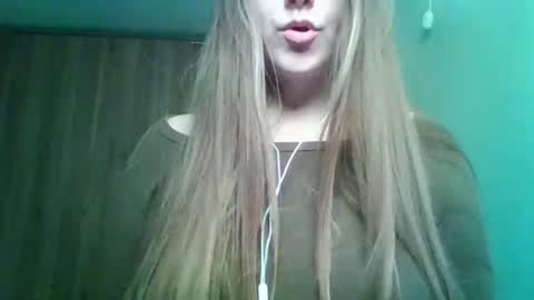 Snapshot of evasapples2026 chatting on 16, 3, 2026 evasapples2026 online show from 16, 3, 2026