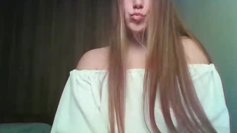 Snapshot of evasapples2026 chatting on 20, 3, 2026 evasapples2026 online show from 20, 3, 2026