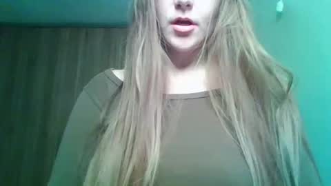 Snapshot of evasapples2026 chatting on 21, 3, 2026 evasapples2026 online show from 21, 3, 2026