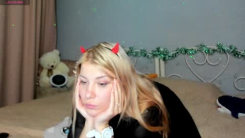 Snapshot of evasunshine18 chatting on 14, 12, 2024 Eva online show from 14, 12, 2024