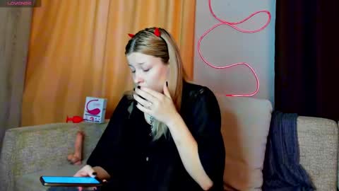 Snapshot of evasunshine18 chatting on 13, 2, 2025 Eva online show from 13, 2, 2025