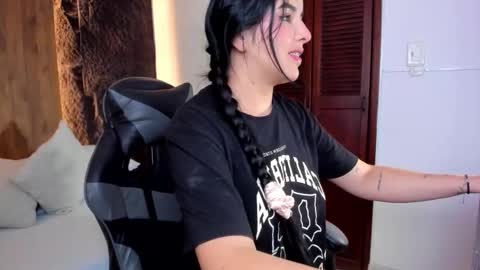 E V E L I N online show from 12, 9, 2025