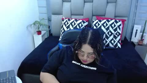 evelin zaens online show from 10, 3, 2026