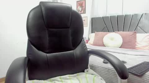 Evelyn online show from 12, 3, 2025