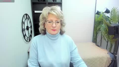 Evelyn online show from 4, 5, 2026