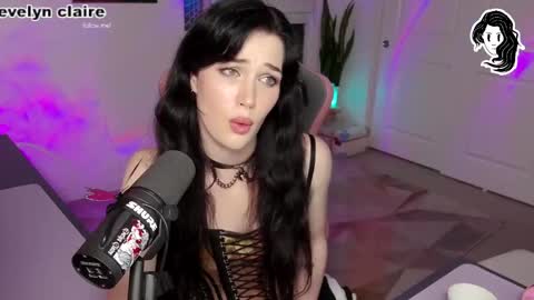 Evelyn Claire online show from 12, 3, 2025