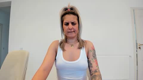 Snapshot of evelynevyyy chatting on 16, 3, 2026 evelynevyyy online show from 16, 3, 2026