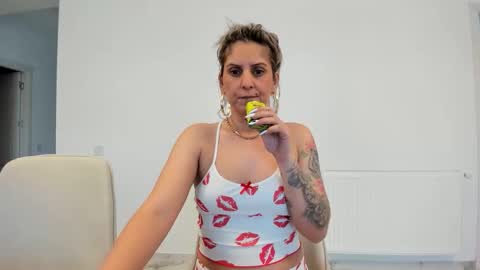 Snapshot of evelynevyyy chatting on 18, 3, 2026 evelynevyyy online show from 18, 3, 2026