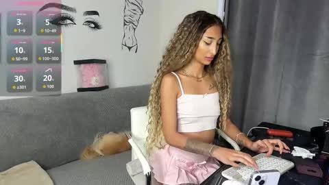 Snapshot of evelynhais chatting on 13, 11, 2025 Evelyn online show from 13, 11, 2025