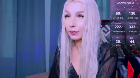 Evelin  HELP ME GET MY FIRST 50 THUMBS UP online show from 9, 10, 2025