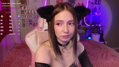 Snapshot of evie_rosen chatting on 8, 5, 2026 Evie online show from 8, 5, 2026