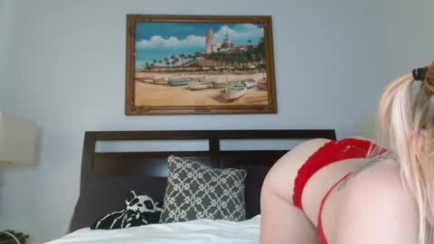 Snapshot of evieeashee chatting on 6, 8, 2026 evieeashee online show from 6, 8, 2026