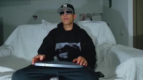 evil_boss1 online show from 25, 4, 2026