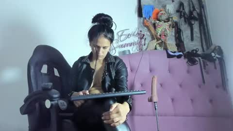 Snapshot of evil_sammy chatting on 18, 11, 2025 Mistress Sammy online show from 18, 11, 2025