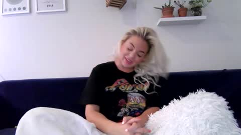 Badblondebunny online show from 19, 2, 2026