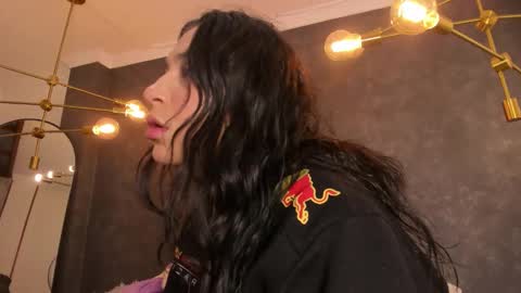 EVOLETTE ANGELS online show from 11, 11, 2025