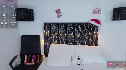 Snapshot of evvaa_moon chatting on 18, 12, 2025 evvaa_moon online show from 18, 12, 2025