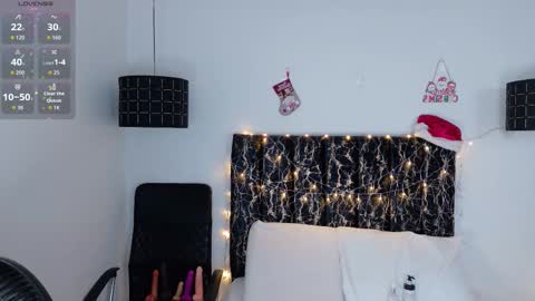 Snapshot of evvaa_moon chatting on 22, 12, 2025 evvaa_moon online show from 22, 12, 2025