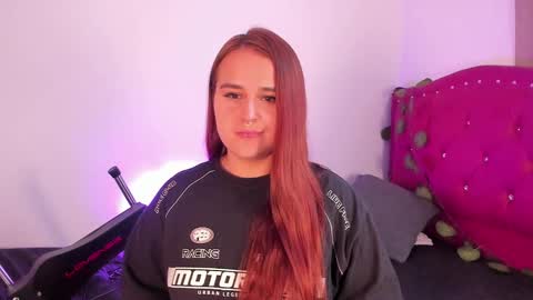 Snapshot of evy_orange1 chatting on 28, 1, 2025 EVY online show from 28, 1, 2025