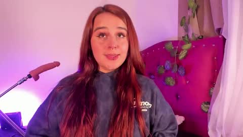 Snapshot of evy_orange1 chatting on 31, 1, 2025 EVY online show from 31, 1, 2025