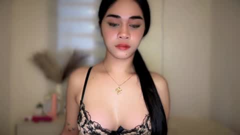 Snapshot of expensivets_chloe chatting on 8, 3, 2026 chloee online show from 8, 3, 2026