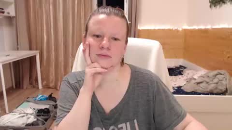 Snapshot of exponentex5 chatting on 2, 7, 2026 Crystal online show from 2, 7, 2026