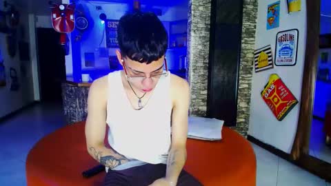 extrangers online show from 4, 1, 2025