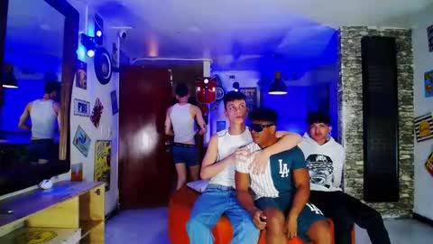 extrangers online show from 5, 1, 2025