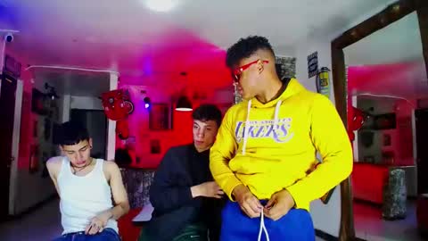 extrangers online show from 20, 1, 2025