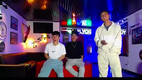 extrangers online show from 20, 3, 2026