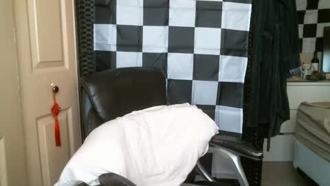 Ezra Naamah online show from 15, 1, 2025