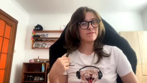 Snapshot of faintpeach chatting on 12, 4, 2026 Loly online show from 12, 4, 2026