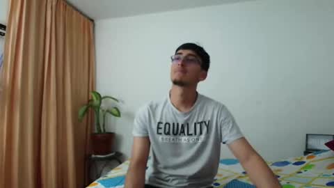 Snapshot of fallgays chatting on 26, 11, 2025 FallGays online show from 26, 11, 2025