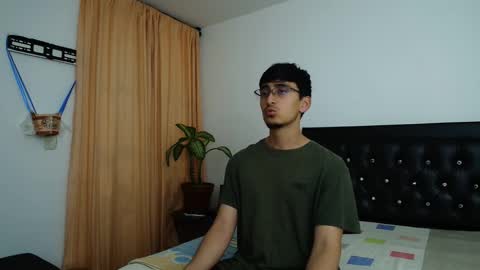 Snapshot of fallgays chatting on 20, 12, 2025 FallGays online show from 20, 12, 2025