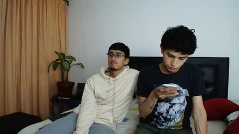 Snapshot of fallgays chatting on 22, 12, 2025 FallGays online show from 22, 12, 2025