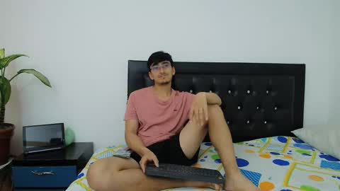 Snapshot of fallgays chatting on 2, 2, 2026 FallGays online show from 2, 2, 2026