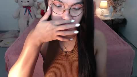 Layla online show from 5, 12, 2025