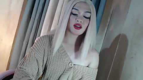 DANIELLA - DONT FORGET TO GIVE ME A THUMBSU UP online show from 9, 5, 2026