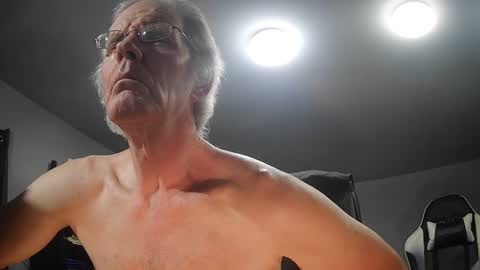 Snapshot of fantasyresort chatting on 3, 3, 2025 fantasyresort online show from 3, 3, 2025